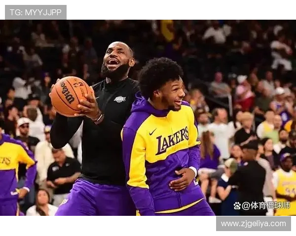 布朗尼快攻展现惊人视野妙传范德比尔特高空暴扣点燃全场热情