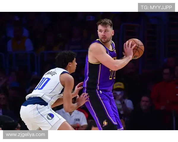 东契奇砍三双里夫斯发威湖人末节发力险胜热火再度强势豪取三连胜